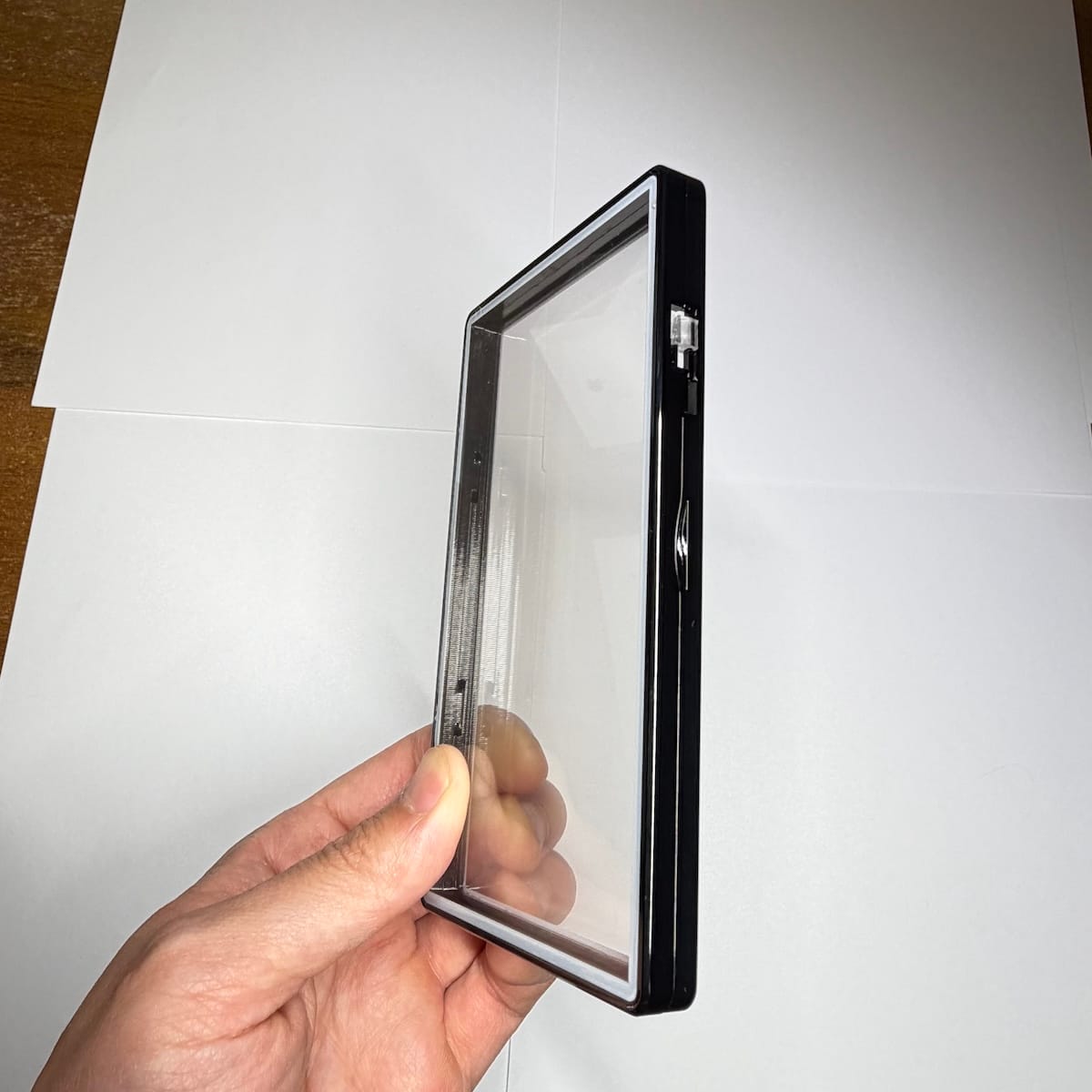 color glass series standard psa frame wild classic case – shiny/metallic black with white glass border